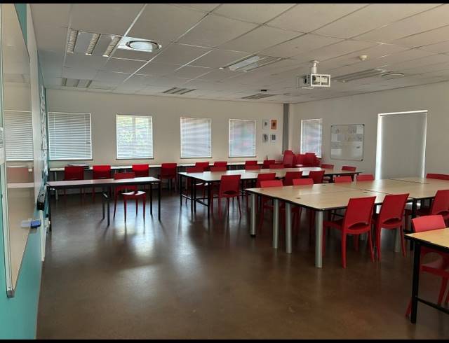 2,000M² OFFICE TO LET IN LA LUCIA